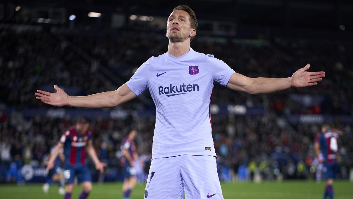 Luuk de Jong marca el gol de la victoria del Barcelona en Levante