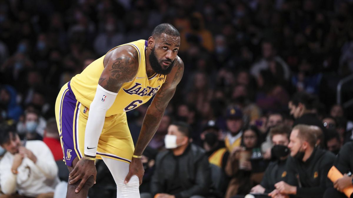 LeBron James impuissant lors de la défaite des Lakers face aux Suns, le 21 décembre 2021.