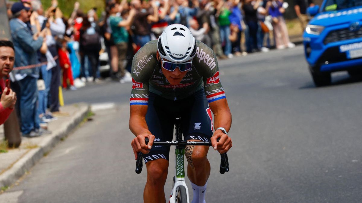 Mathieu van der Poel in de vlucht van de dag tijdens de 8e etappe van de Giro d'Italia
