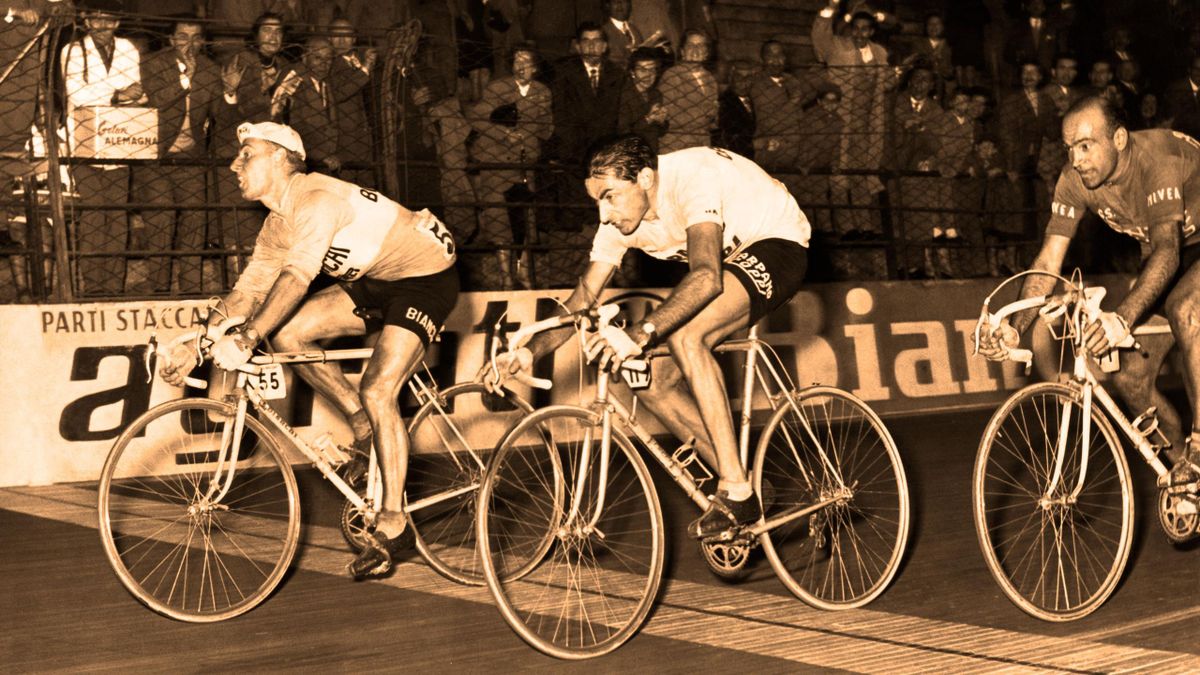 Andre Darrigade verslaat Fausto Coppi en Fiorenzo Magni op de Vigorelli-baan in 1956.