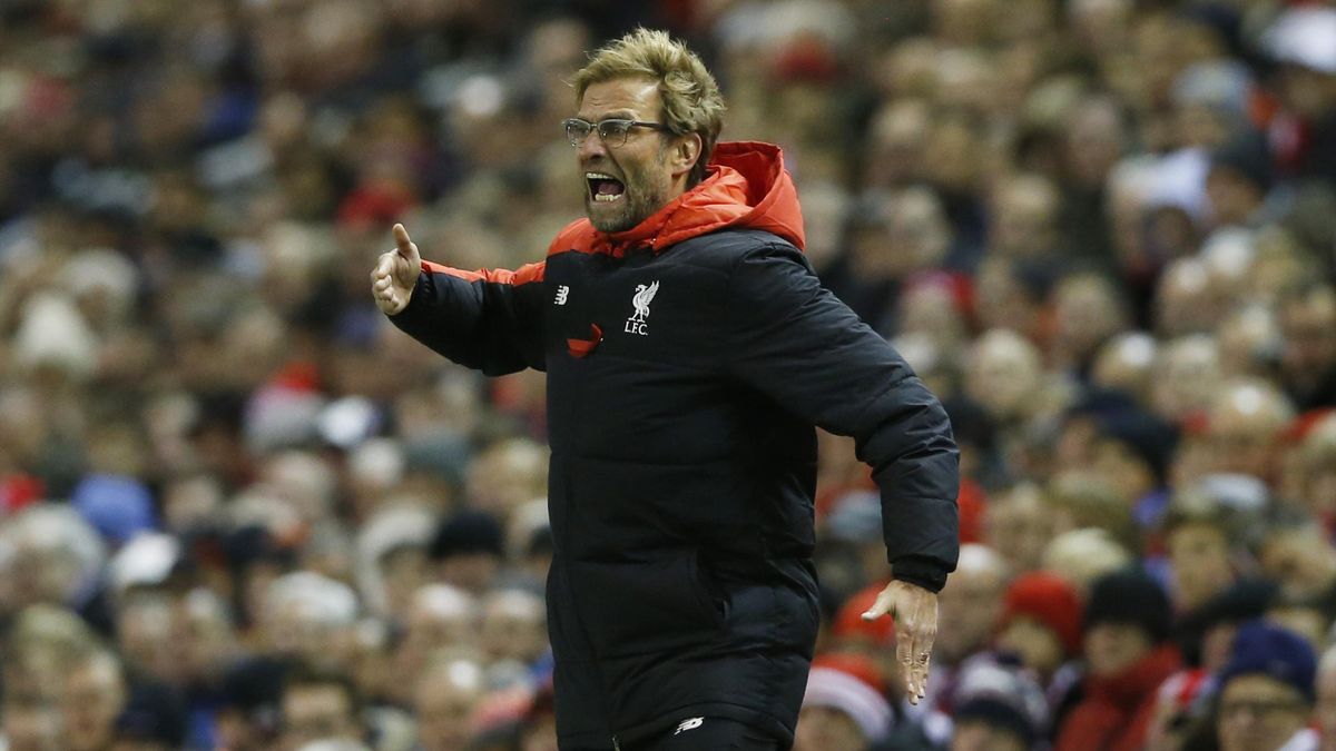 Liverpool boss Jurgen Klopp barks instructions