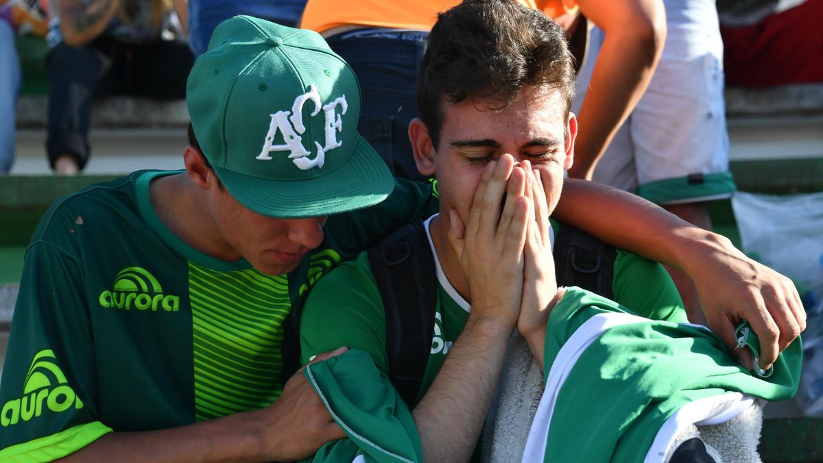 Chapecoense Tragodie Arzte Kampfen Um Das Leben Dreier Spieler Eurosport