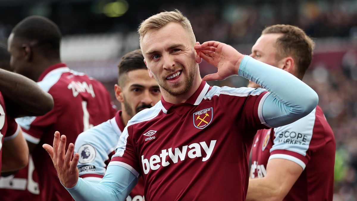 LONDON, ENGLAND - DECEMBER 04: Jarrod Bowen of West Ham United celebrates after scoring their team's second goal during the Premier League match between West Ham United and Chelsea at London Stadium on December 04, 2021 in London, England. (Photo by Alex