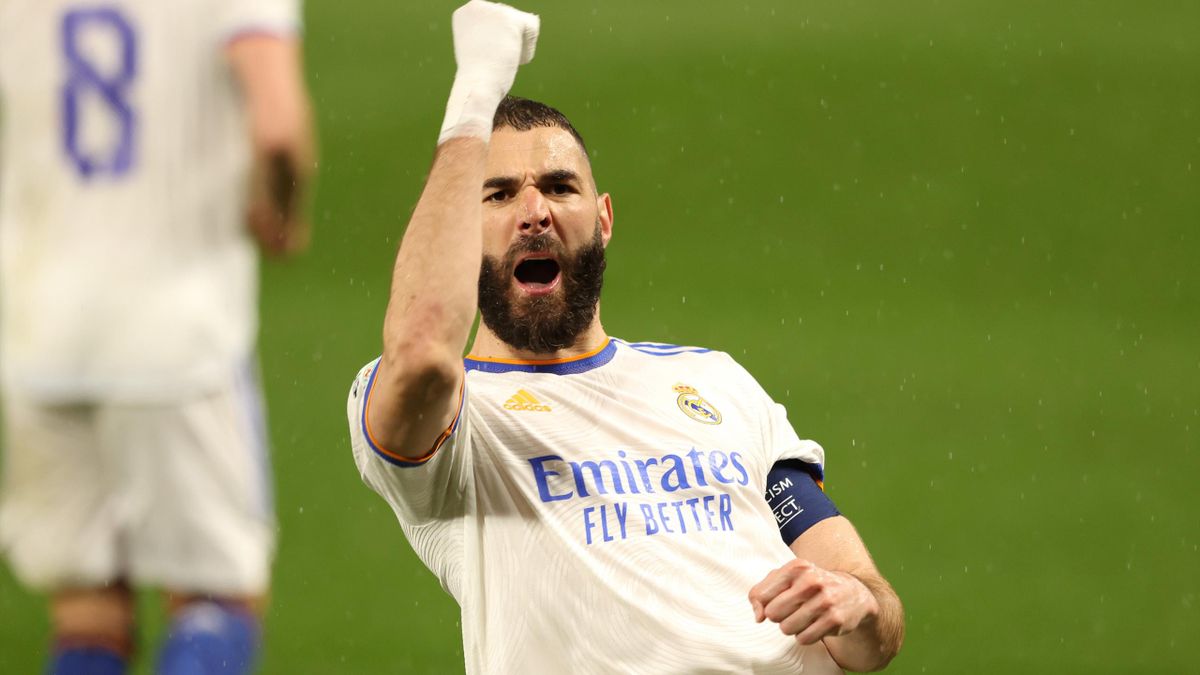 Karim Benzema of Real Madrid celebrates after scoring their team's first goal during the UEFA Champions League Quarter Final Leg One match between Chelsea FC and Real Madrid at Stamford Bridge on April 06, 2022 in London, England. (Photo by Matthew Lewis