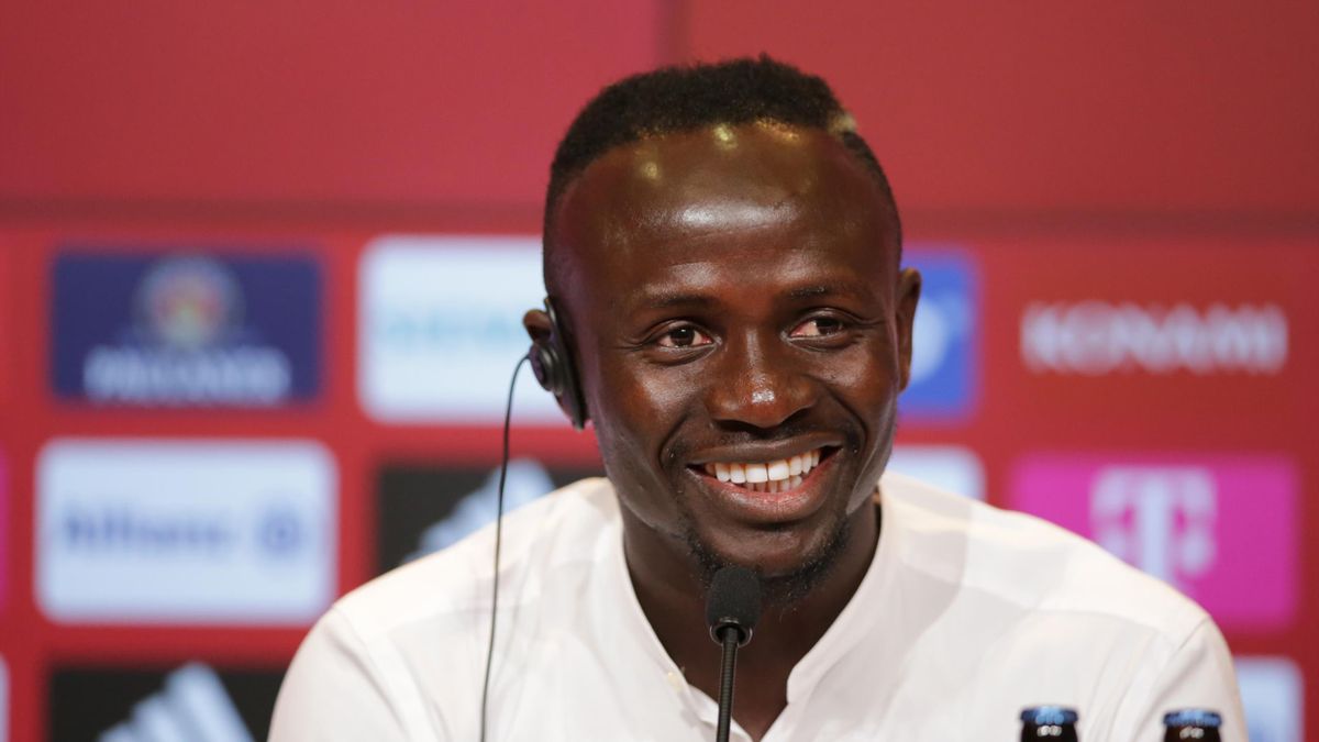 MUNICH, GERMANY - JUNE 22: Sadio Mane is presented as new player of FC Bayern Munchen during a press conference at Allianz Arena on June 22, 2022 in Munich, Germany. (Photo by Johannes Simon/Getty Images)