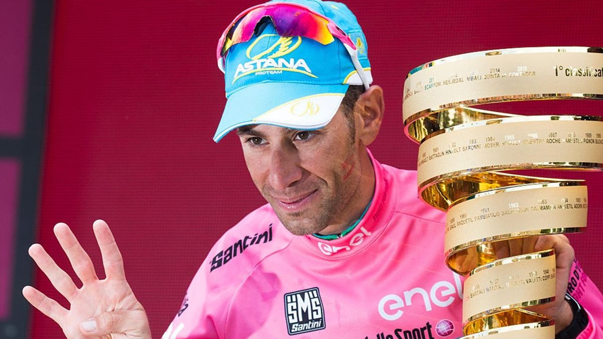 Vincenzo Nibali - Giro d'Italia 2016 trofeo - Getty Images