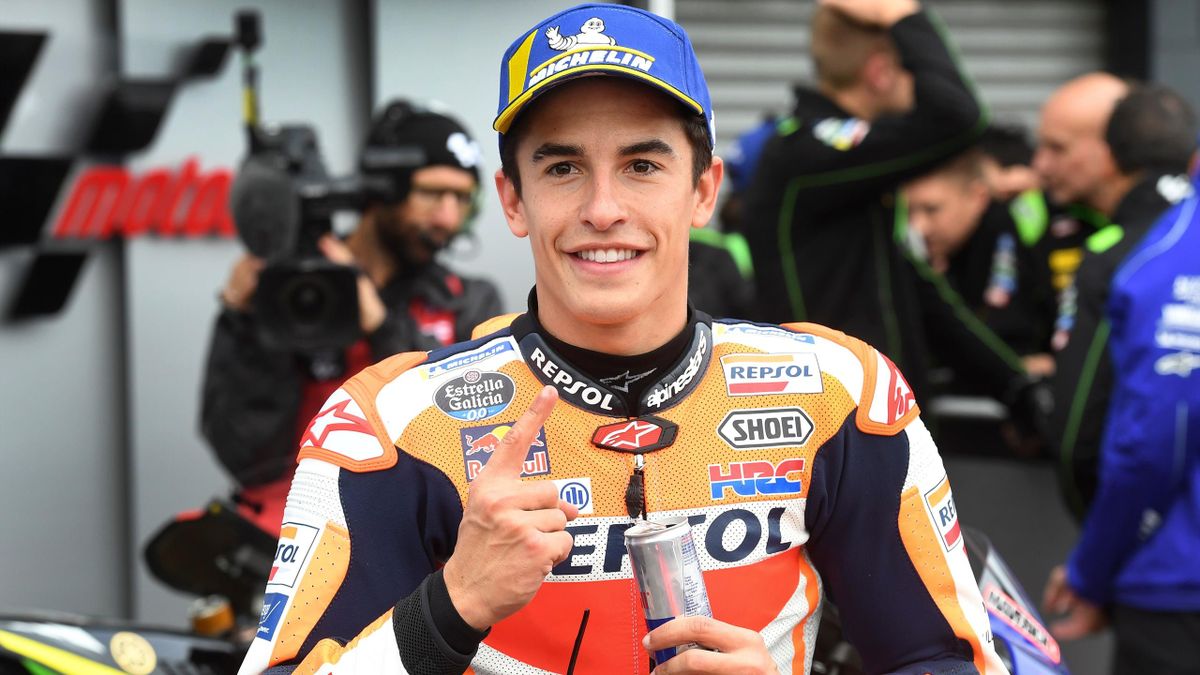 Repsol Honda Team's Spanish rider Marc Marquez (C) celebrates after scoring pole position after qualifying at the Phillip Island circuit on October 27, 2018, ahead of the MotoGP Australian Grand Prix on October 28