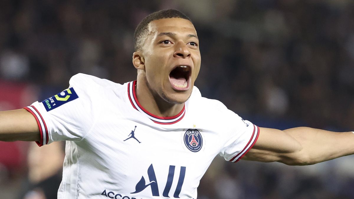 STRASBOURG, FRANCE - APRIL 29: Kylian Mbappe of PSG celebrates his second goal during the Ligue 1 Uber Eats match between RC Strasbourg Alsace (RCSA) and Paris Saint-Germain (PSG) at Stade de la Meinau on April 29, 2022 in Strasbourg, France. (Photo by Jo