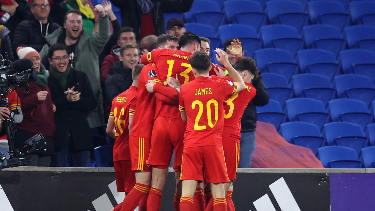 CARDIFF, WALES - NOVEMBER 16: Kieffer Moore of Wales celebrates with teammates after scoring their side's first goal during the 2022 FIFA World Cup Qualifier match between Wales and Belgium at Cardiff City Stadium on November 16, 2021 in Cardiff, Wales. (
