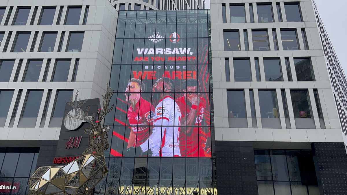 Реклама Winline в Варшаве перед матчем «Спартака»