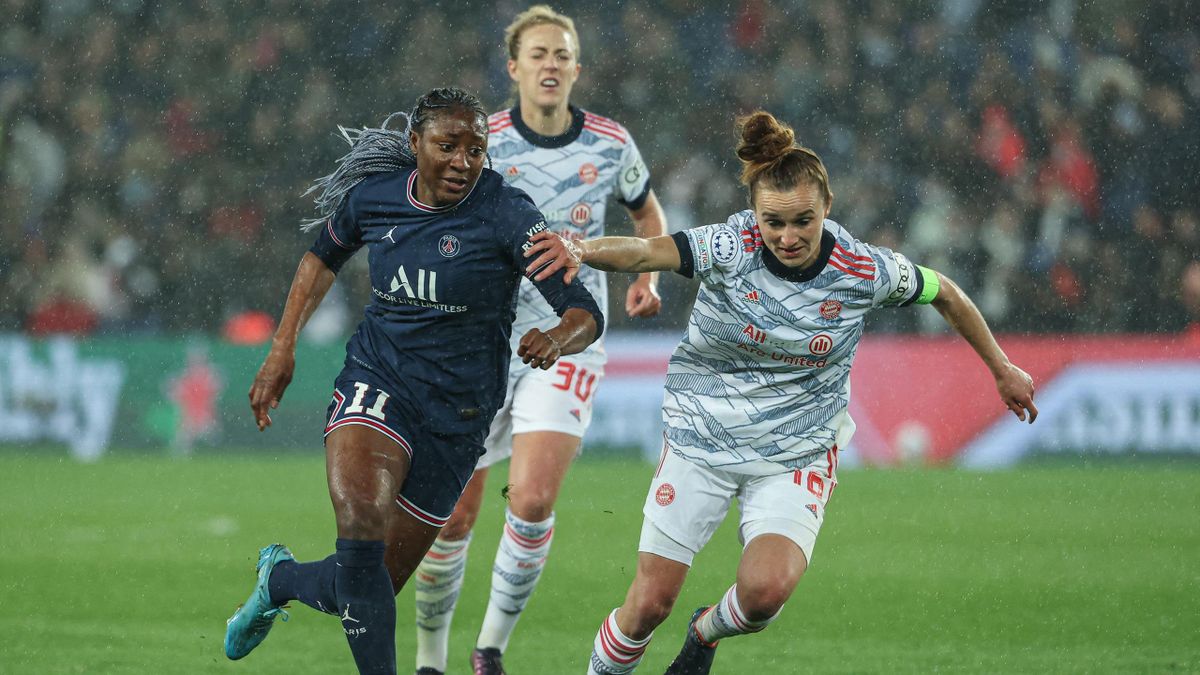Le duel entre Kadidiatou Diani (PSG) et Lina Magull (Bayern Munich) en quart de finale retour de la Ligue des champions féminine, le 30 mars 2022