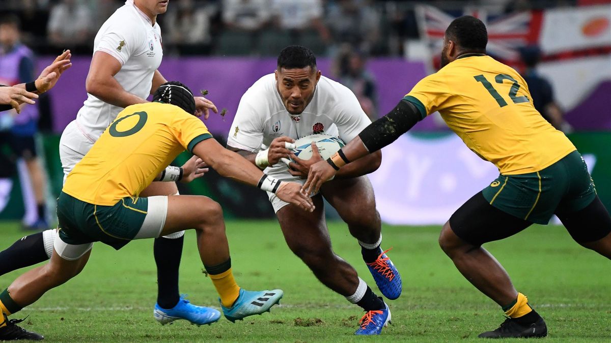 England's centre Manu Tuilagi is tackled by Australia's fly-half Christian Lealiifano and Australia's centre Samu Kerevi during the Japan 2019 Rugby World Cup quarter-final match between England and Australia at the Oita Stadium in Oita on October 19, 201