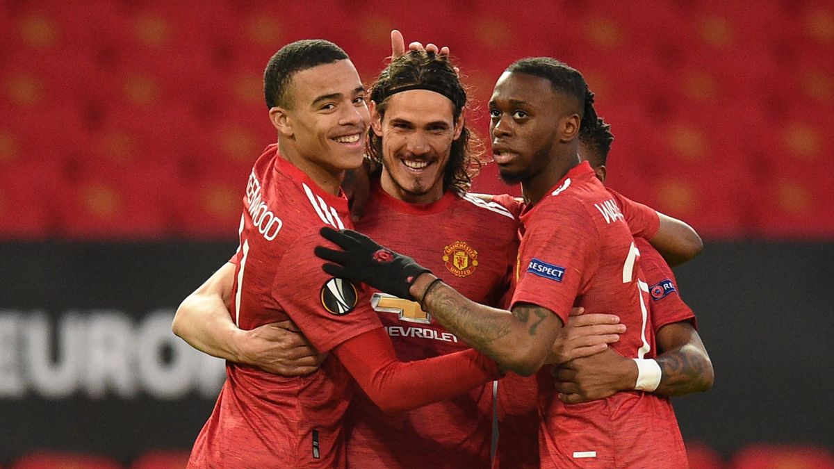 Manchester United's Uruguayan striker Edinson Cavani (C) celebrates with teammates after scoring the opening goal of the UEFA Europa league quarter final, second leg football match between Manchester United and Granada at Old Trafford