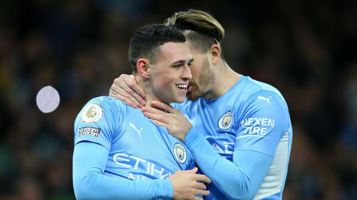 Phil Foden (L) and Jack Grealish (R)