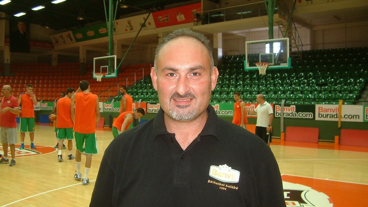 Basketbol Süper Ligi ekiplerinden Banvit'in başantrenörü Selçuk Ernak, kadro ve kapasite itibarıyla birçok takımın, ligin üst sıralarına oynayabilecek kapasitede olduğunu belirterek, "Geçen seneden daha zor işimiz açıkçası" ifadesini kullandı.