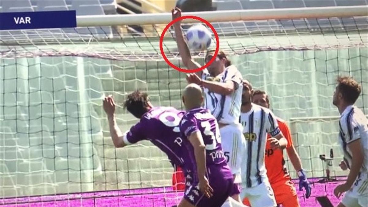 Il tocco di mano di Adrien Rabiot, Fiorentina-Juventus, Serie A 2020-21, Getty Images