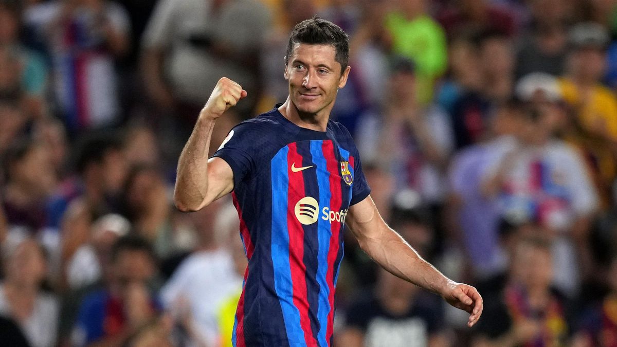 BARCELONA, SPAIN - AUGUST 28: Robert Lewandowski of Barcelona celebrates after scoring their side's third goal during the LaLiga Santander match between FC Barcelona and Real Valladolid CF at Camp Nou on August 28, 2022 in Barcelona, Spain. (Photo by Alex