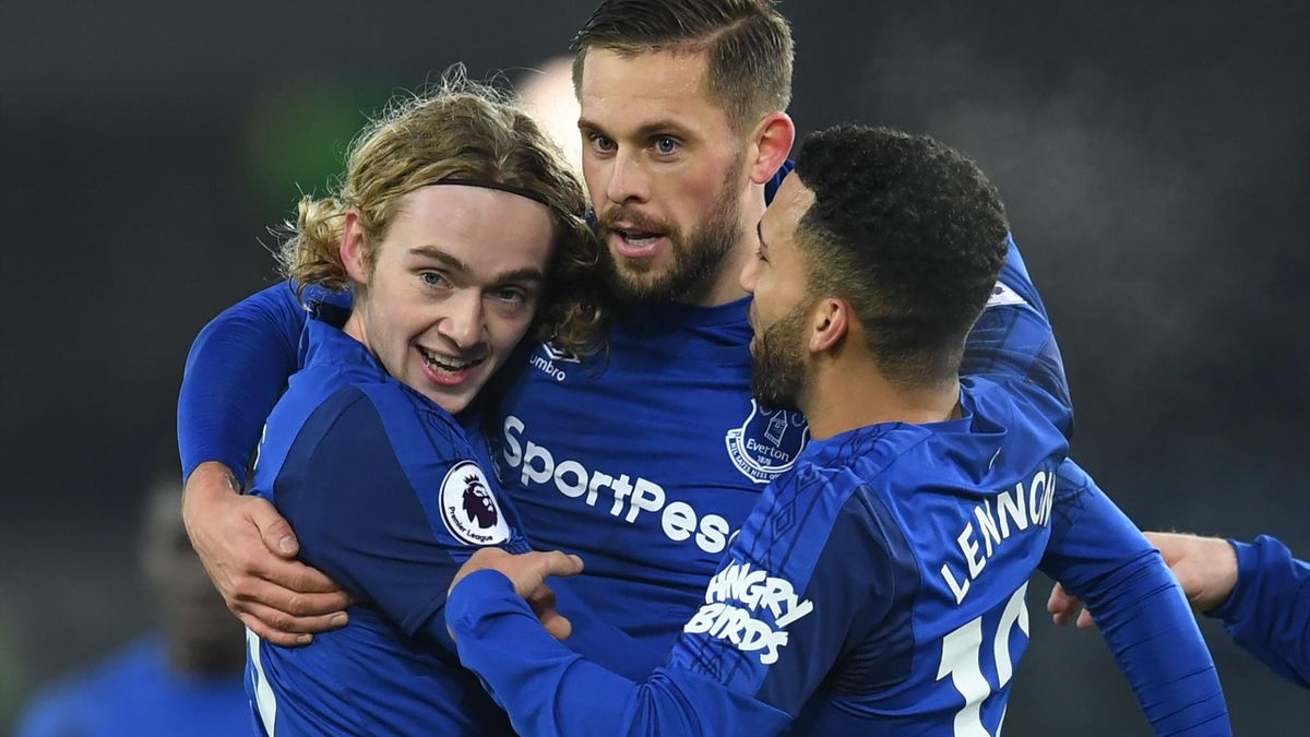 The Warm-Up: Guards of honour, Gylfi pleasure and Gabriel ...