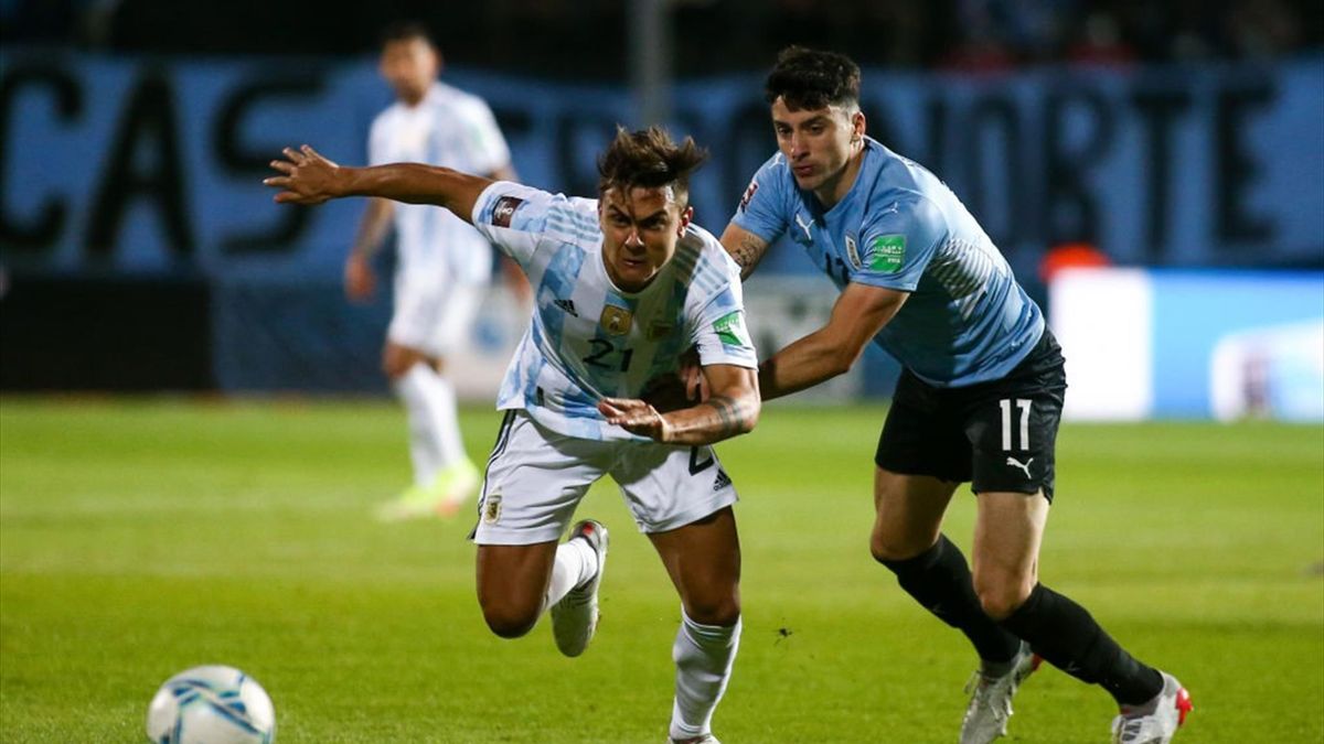 Paulo Dybala in azione durante Uruguay-Argentina - Qualificazioni Mondiali 2022