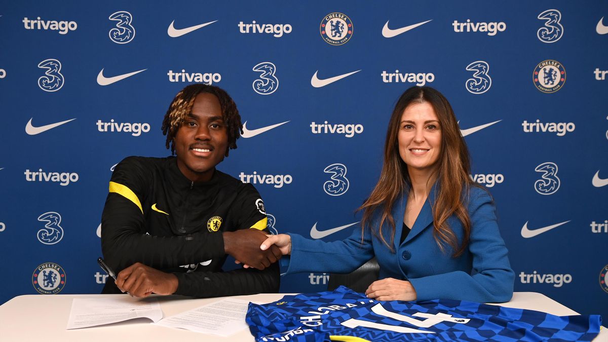 LONDON, ENGLAND - NOVEMBER 04: Trevoh Chalobah of Chelsea as he signs a new contract for Chelsea with Chelsea Director Marina Granovskaia at Stamford Bridge on November 4, 2021 in London, England. (Photo by Darren Walsh/Chelsea FC via Getty Images)