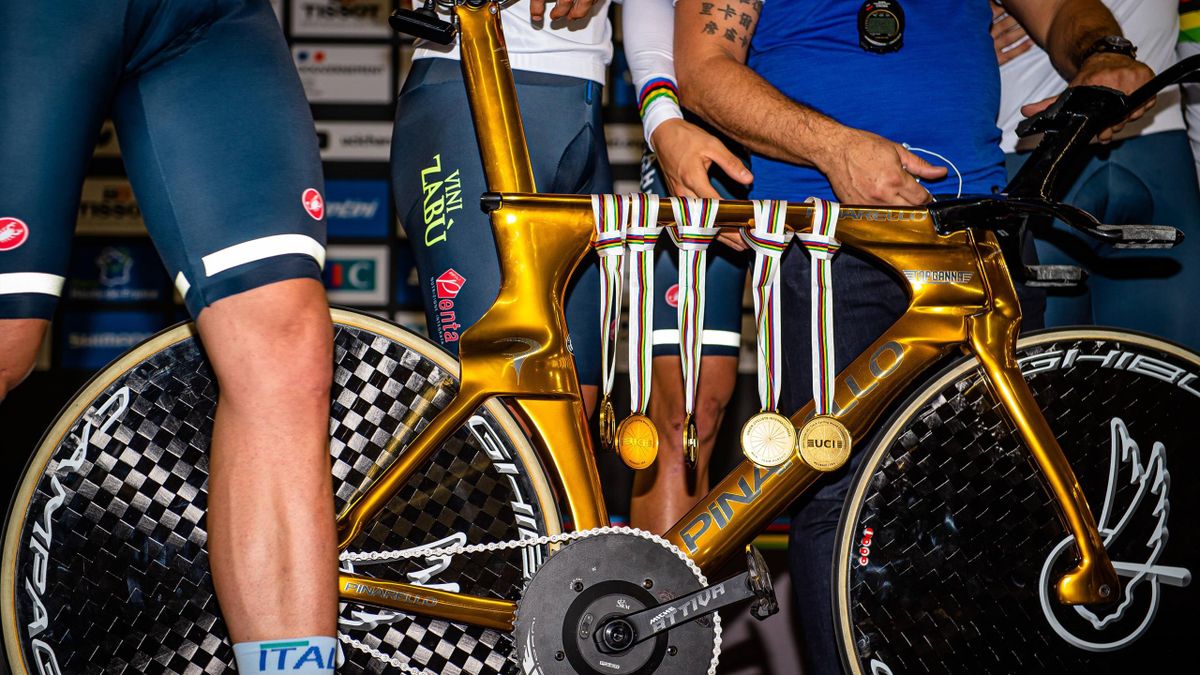 La bici Pinarello usata da Ganna per la finale di inseguimento a squadre ai Mondiali 2021 di ciclismo su pista di Roubaix