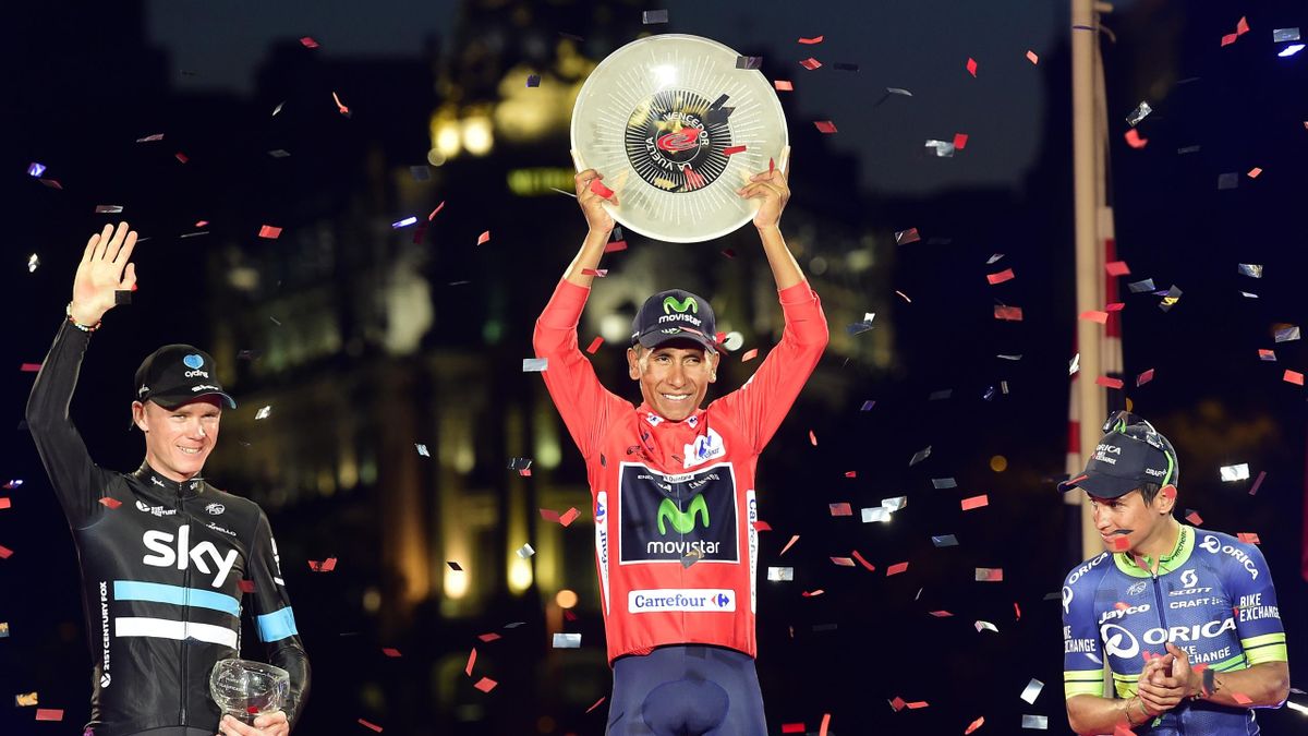 Nairo Quintana en el podio de la Vuelta, secundado por Froome y Chaves