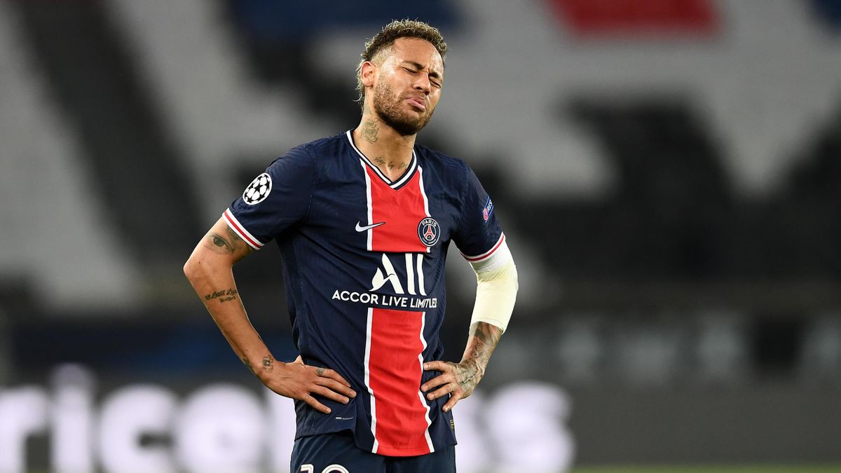 La déception de Neymar, battu avec le PSG en demi-finale aller par Manchester City, mercredi au Parc des Princes (1-2) - 28/04/2021