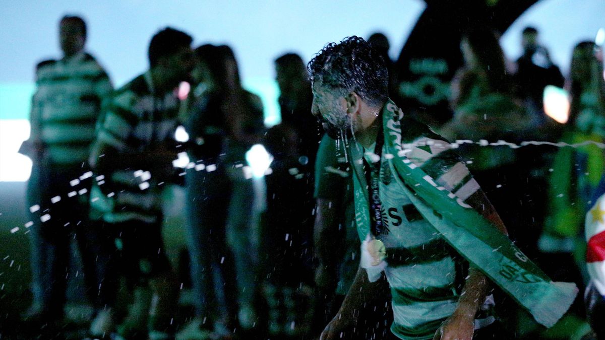 Песня sporting. Роналду Криштиану поздравляет Спортинг. Спортинг чемпион Португалии. Роналду Криштиану поздравляет Спортинг с победой.