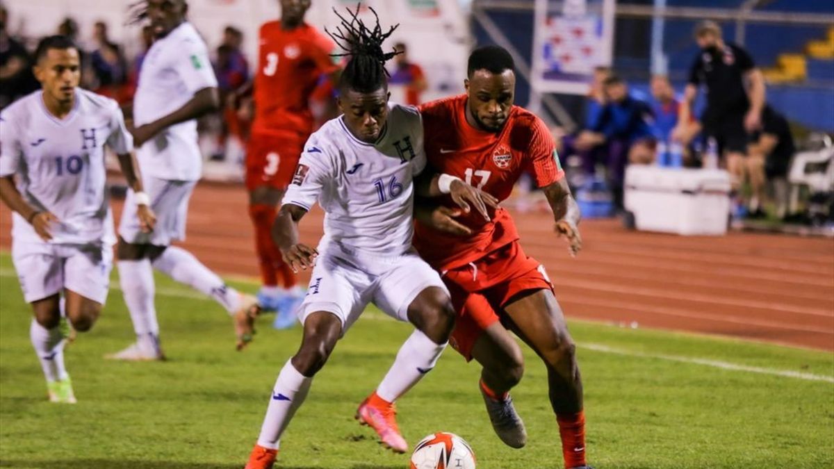 Cyle Larin et Wisdom Quaye lors de Canada - Honduras en match de qualification Concacaf du Mondial le 27 janvier 2022 à San Pedro Sula
