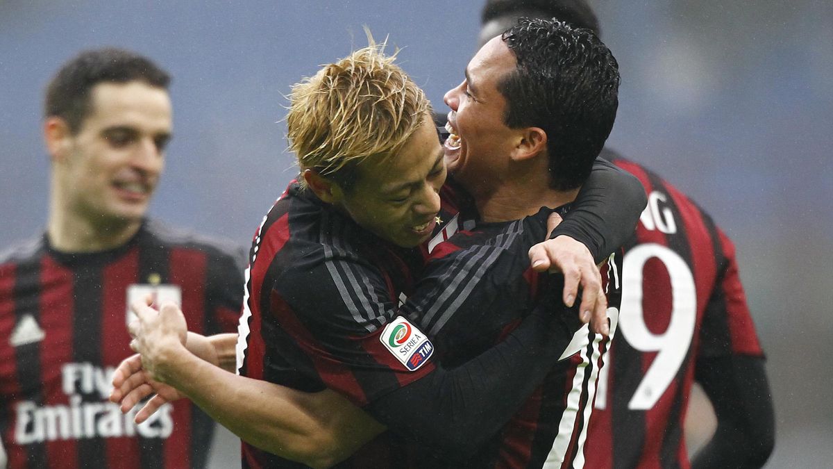 Honda e Bacca esultano al gol in Milan-Genoa