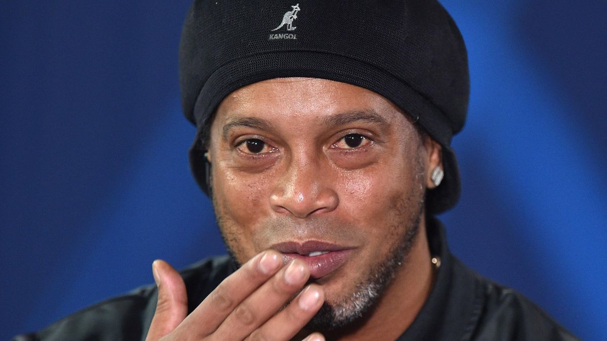 Ronaldinho prior the UEFA Champions League group A match between Paris Saint-Germain and RB Leipzig at Parc des Princes on October 19, 2021 in Paris, France