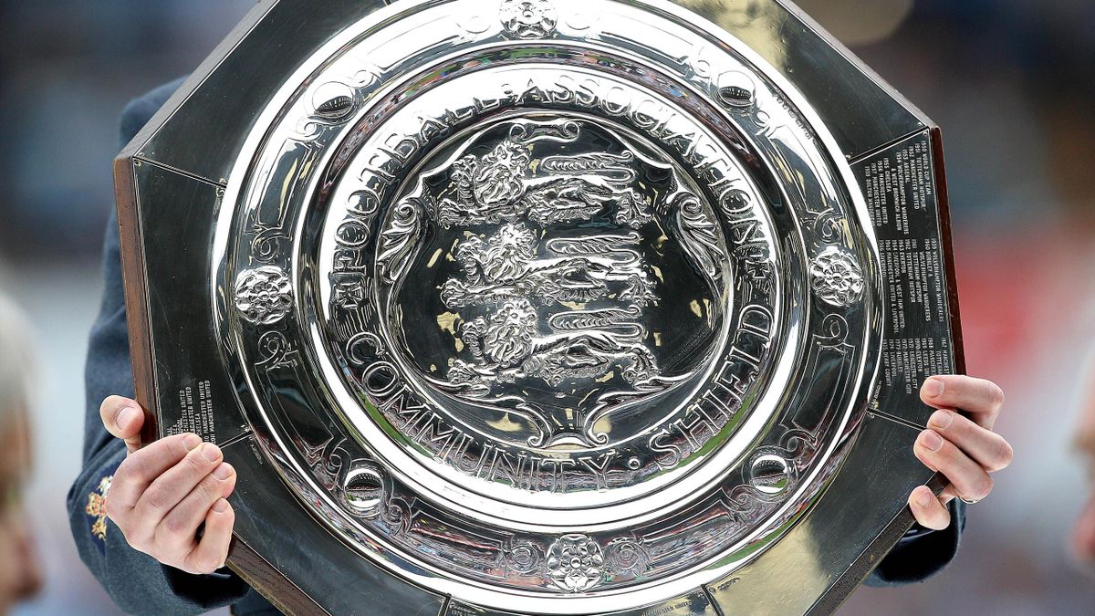 FOOTBALL 2012 Community Shield - Trophée