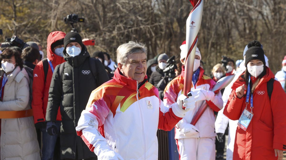 Thomas Bach flacara olimpica Beijing 2022