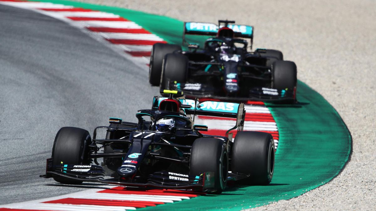 Lewis Hamilton și Valtteri Bottas, piloții de la Mercedes