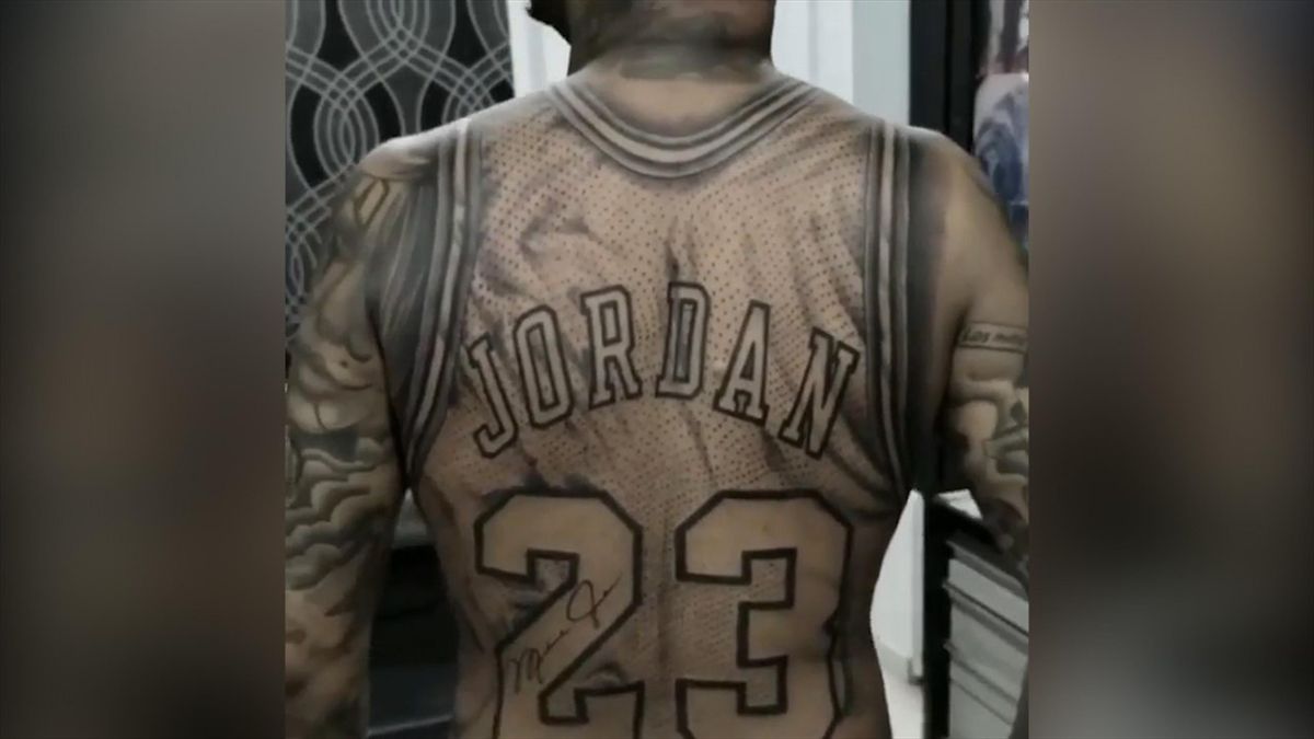 La locura más extrema por Michael Jordan: Se tatúa su camiseta de los Bulls Eurosport