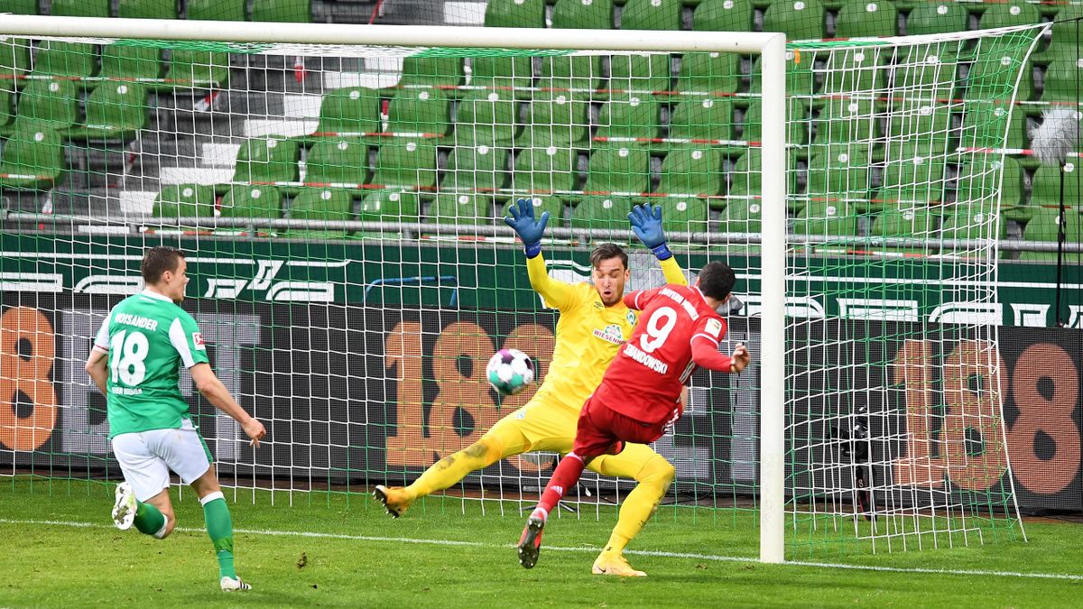 Robert Lewandowski in Aktion - SV Werder Bremen vs. FC Bayern München