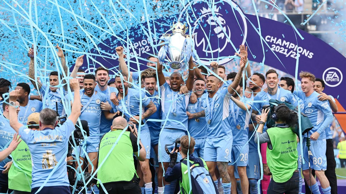 Fernandinho of Manchester City lifts the Premier League trophy after their side finished the season as Premier League champions during the Premier League match between Manchester City and Aston Villa at Etihad Stadium on May 22, 2022 in Manchester, Englan