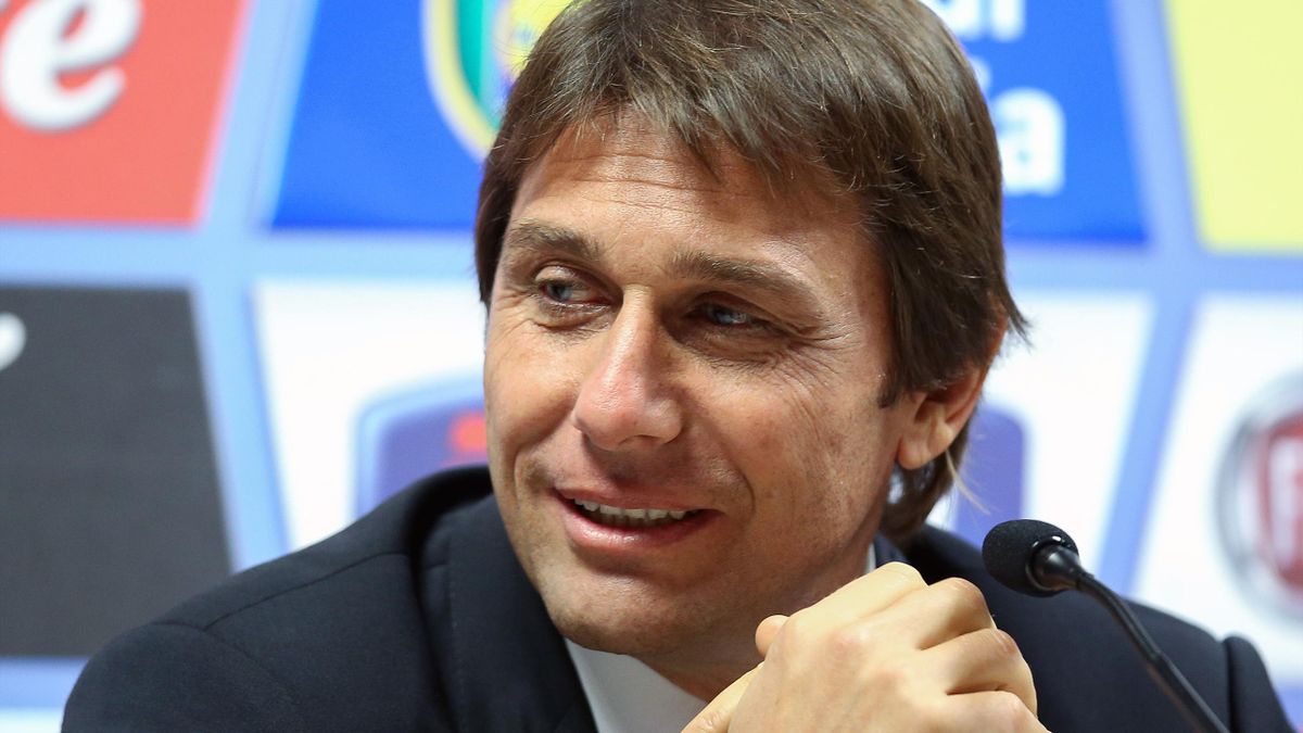 taly's head coach Antonio Conte looks on during a press conference on November 12, 2015 in Brussels
