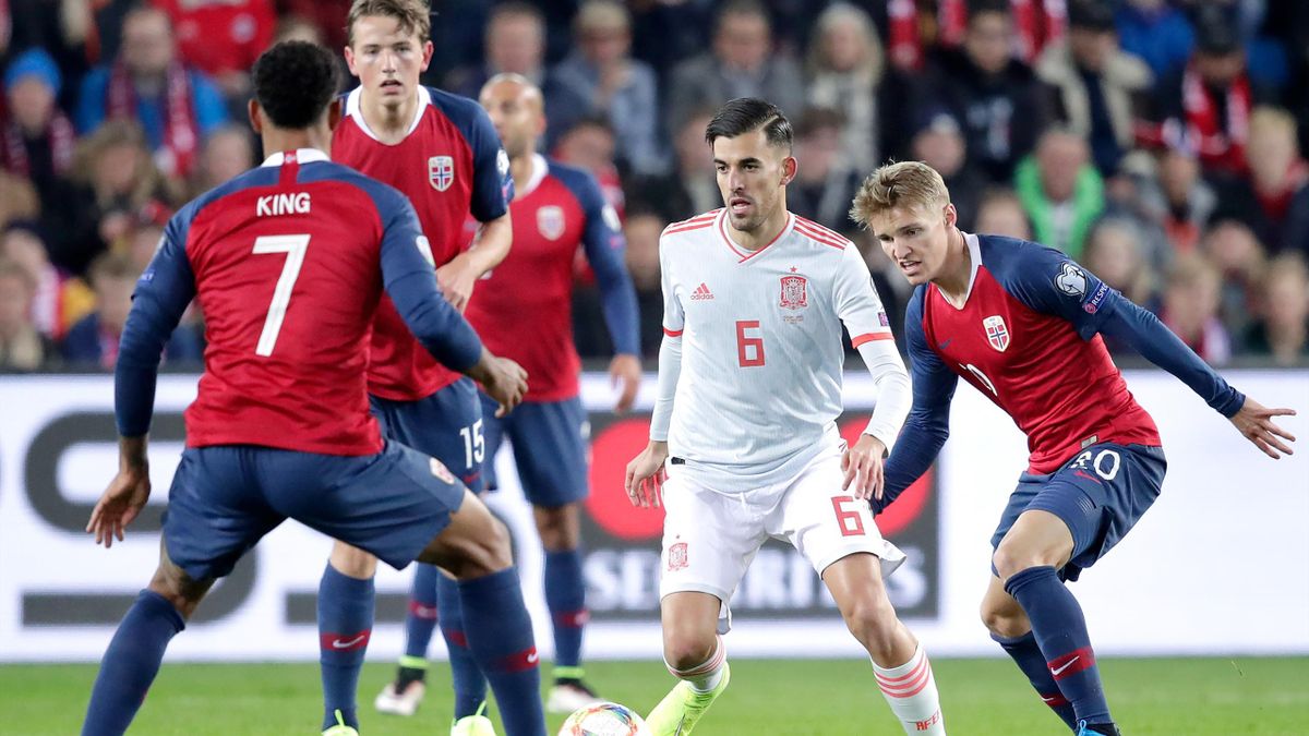 Dani Ceballos of Spain, Martin Odegaard of Norway during the EURO Qualifier match between Norway v Spain at the Ullevaal Stadion on October 12, 2019