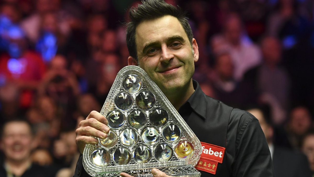 England's Ronnie O'Sullivan poses with the Paul Hunter Trophy after beating England's Joe Perry in the final to win the Masters snooker tournament at Alexandra Palace in London, on January 22, 2017.