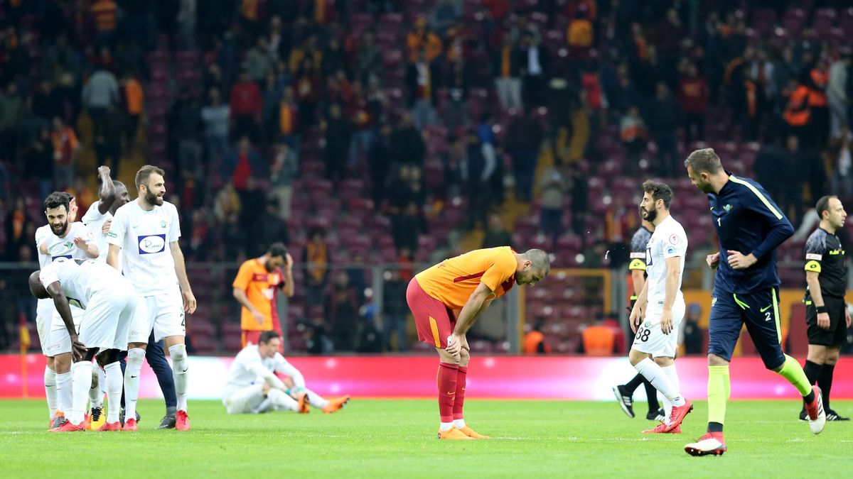 Galatasaray ile Teleset Mobilya Akhisarspor
