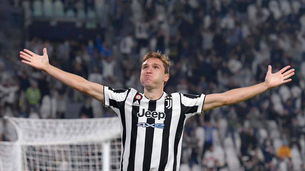 TURIN, ITALY - SEPTEMBER 29: Federico Chiesa of Juventus celebrates after scoring his team's first goal during the UEFA Champions League group H match between Juventus and Chelsea FC at Allianz Stadium on September 29, 2021 in Turin, Italy. (Photo by Dani