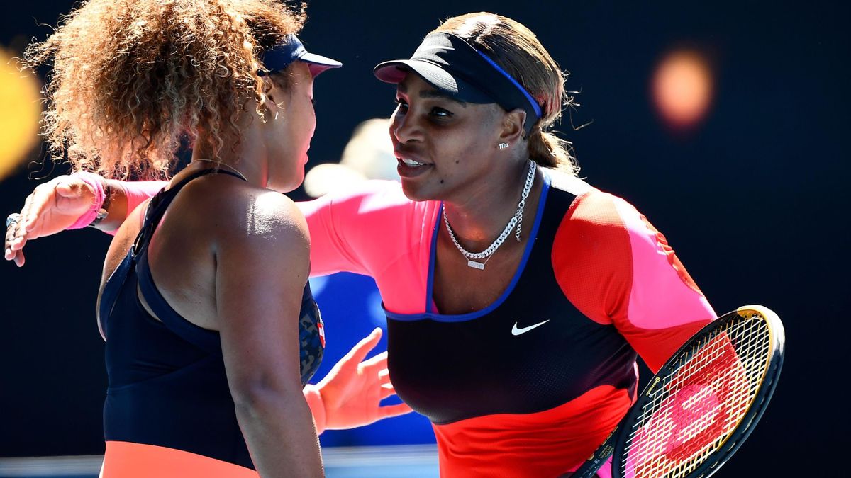 Serena Williams (R) and Naomi Osaka