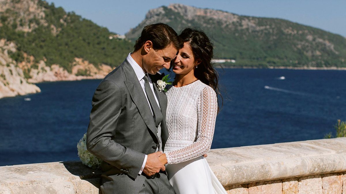 Rafa Nadal poses with wife Xisca Perello for the official wedding portraits after they were married on October 19, 2019 in Mallorca, Spain // Credit: Fundacion Rafa Nadal