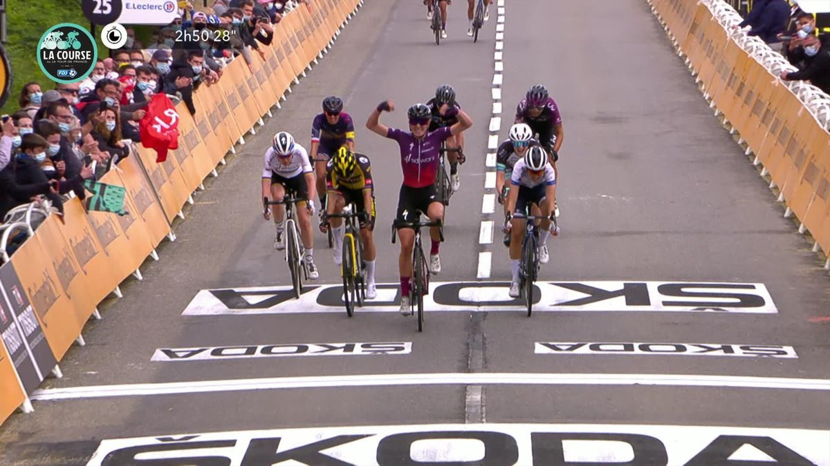 wallpapers Demi Vollering Photo Finish 2