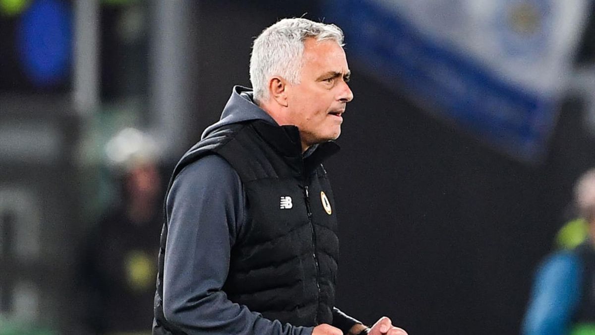 Mourinho festeggia per la vittoria in Roma-Leicester City - Conference League 2021/2022