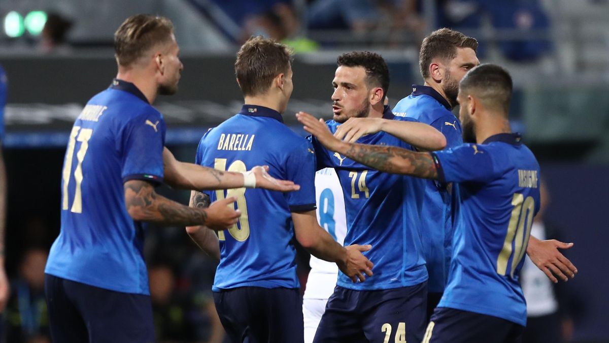 BOLOGNA, ITALY - JUNE 04: Nicolo’ Barella of Italy celebrates his goal with his team-mates during the international friendly match between Italy and Czech Republic at Renato Dall'Ara Stadium on June 04, 2021 in Bologna, Italy.