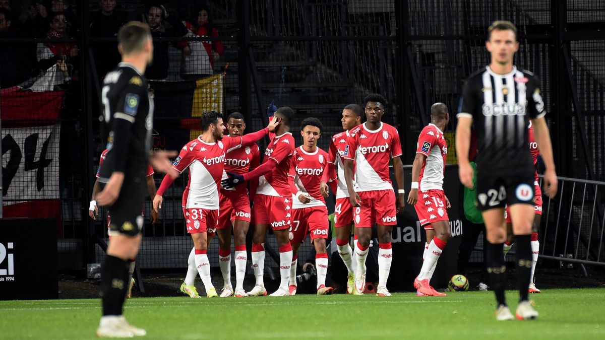 Monaco's Dutch forward Myron Boadu (C) celebrates scoring his team's first goal during the French L1 football match between SCO Angers and AS Monaco at the Raymond Kopa stadium in Angers, western France, on December 1, 2021.