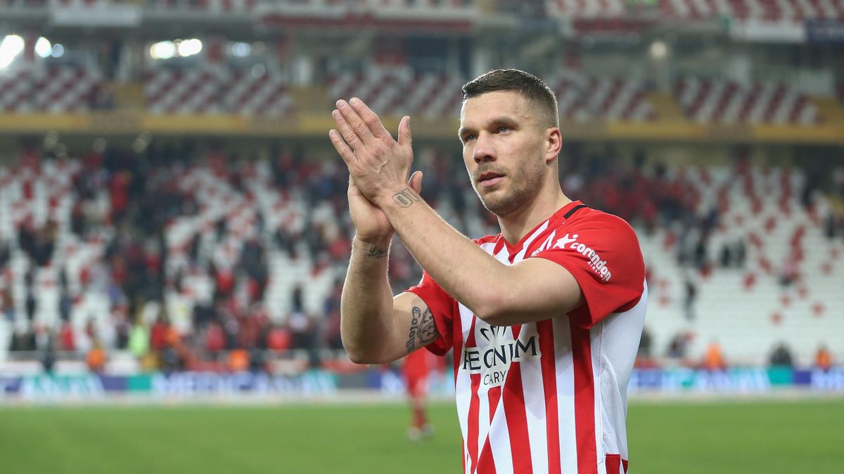 Podolski Wette Ex Nationalspieler Geht Fur Kolner Haie Aufs Eis Eurosport