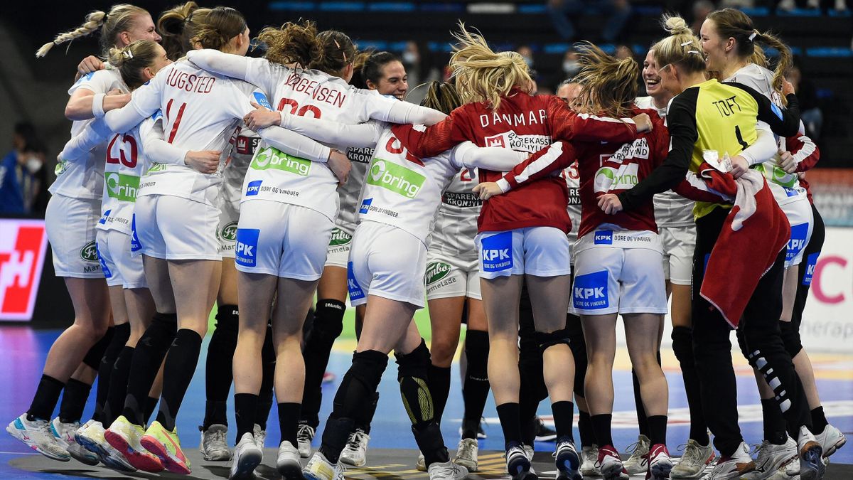 La joie des Danoises qualifiées pour les demi-finales du Mondial en Espagne en 2021
